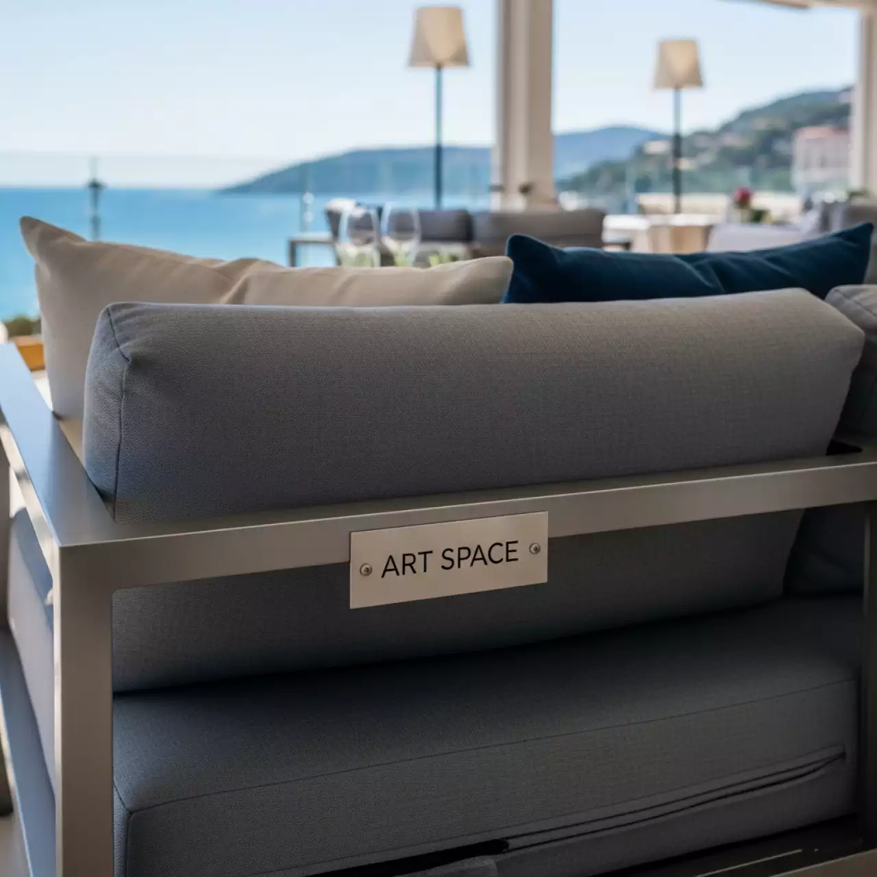 Аренда Кресло Cannole металлическое с подушками в ресторане «La Terrazza» — ART SPACE