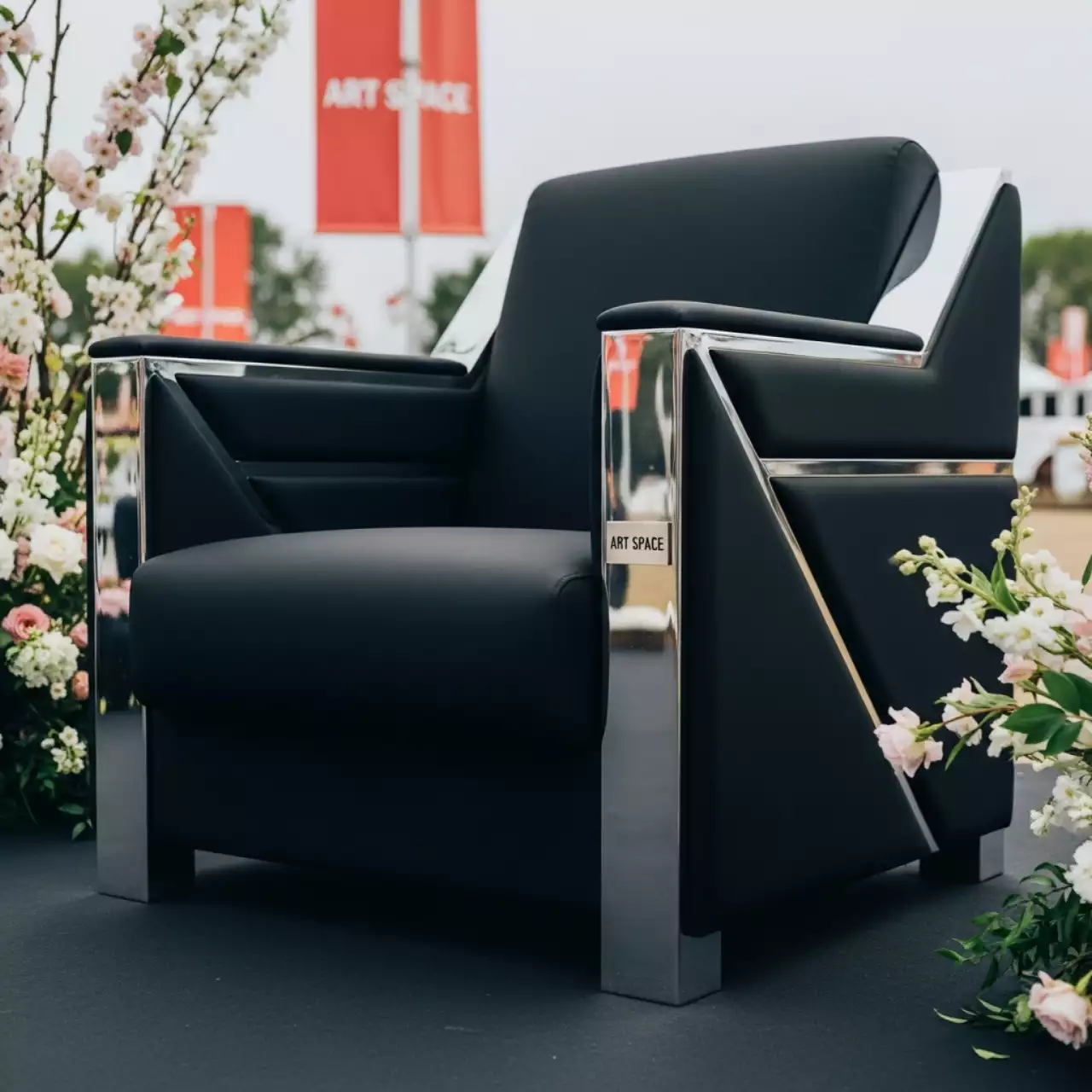 Аренда Кресло черное Hi Tech в Karat Resort — ART SPACE