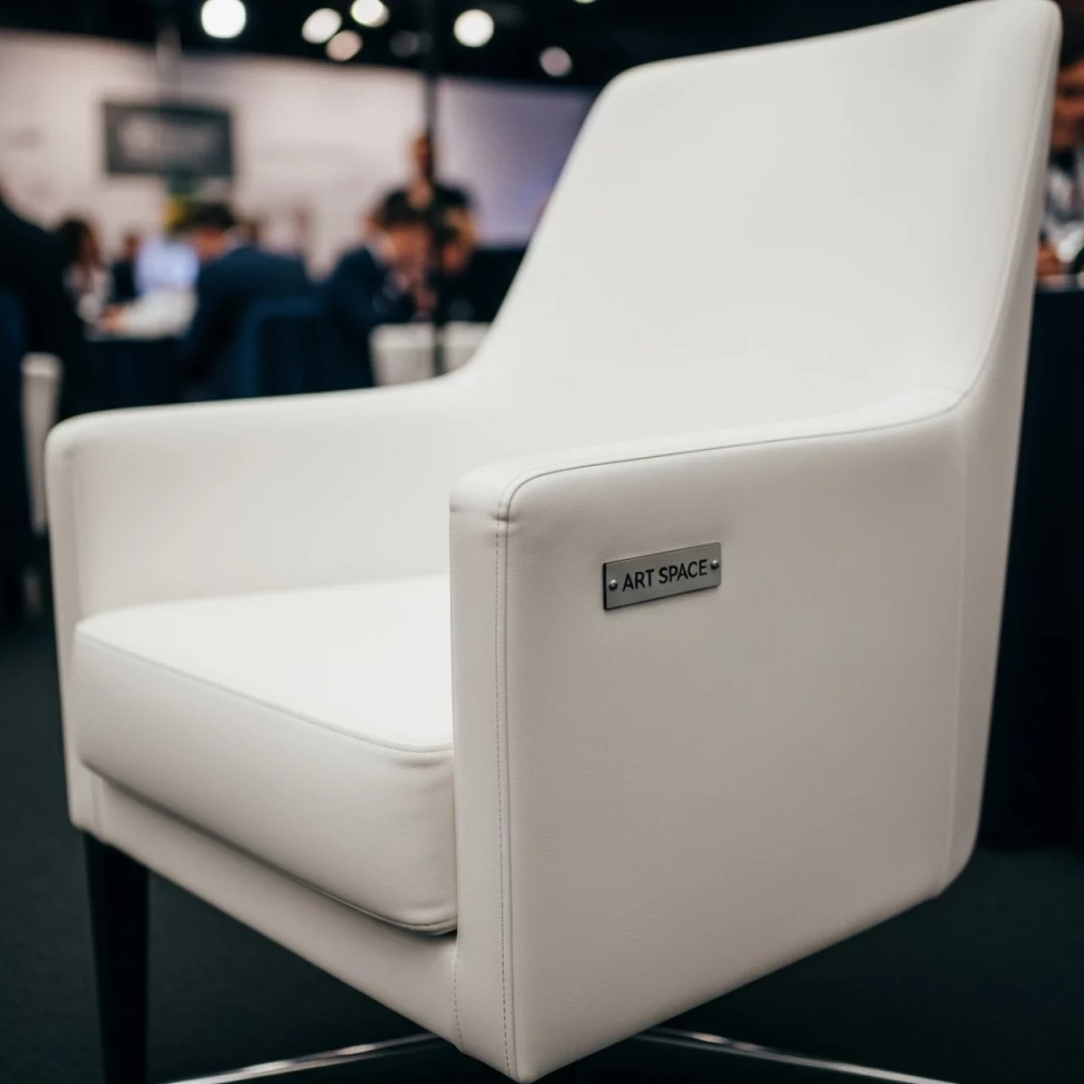 Аренда Кресло Comfort белое в ресторане «Сыроварня» — ART SPACE