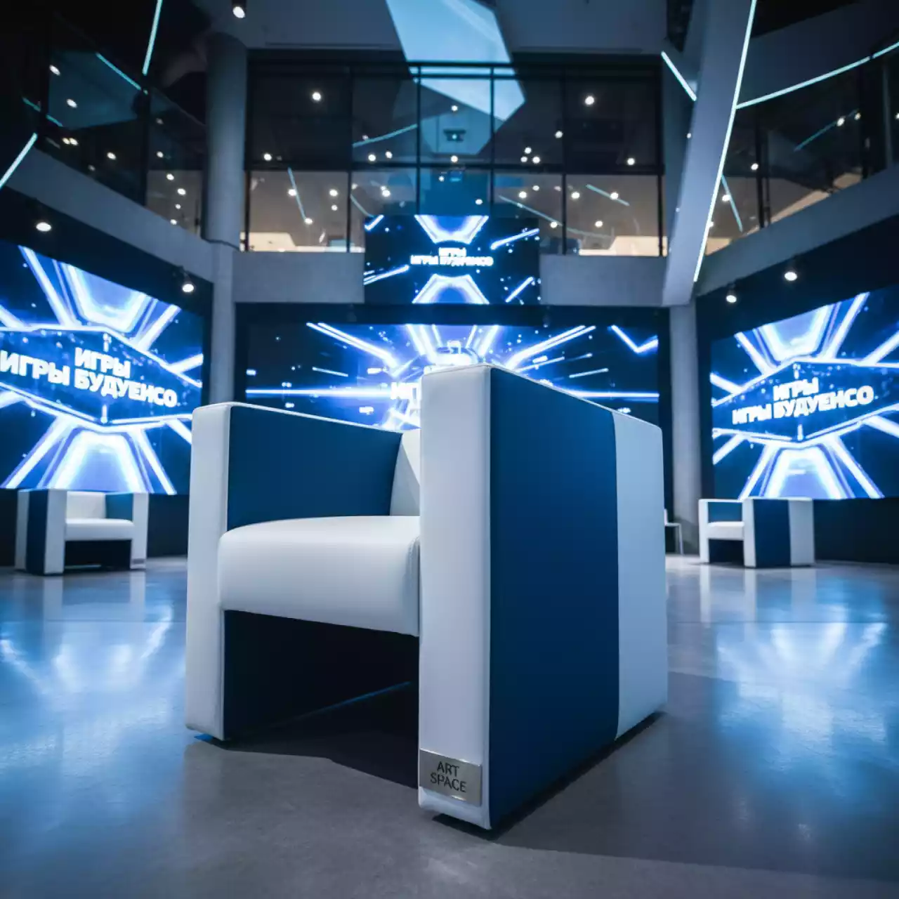 Аренда Кресло Cube бело синее из экокожи в Mövenpick Hotel — ART SPACE