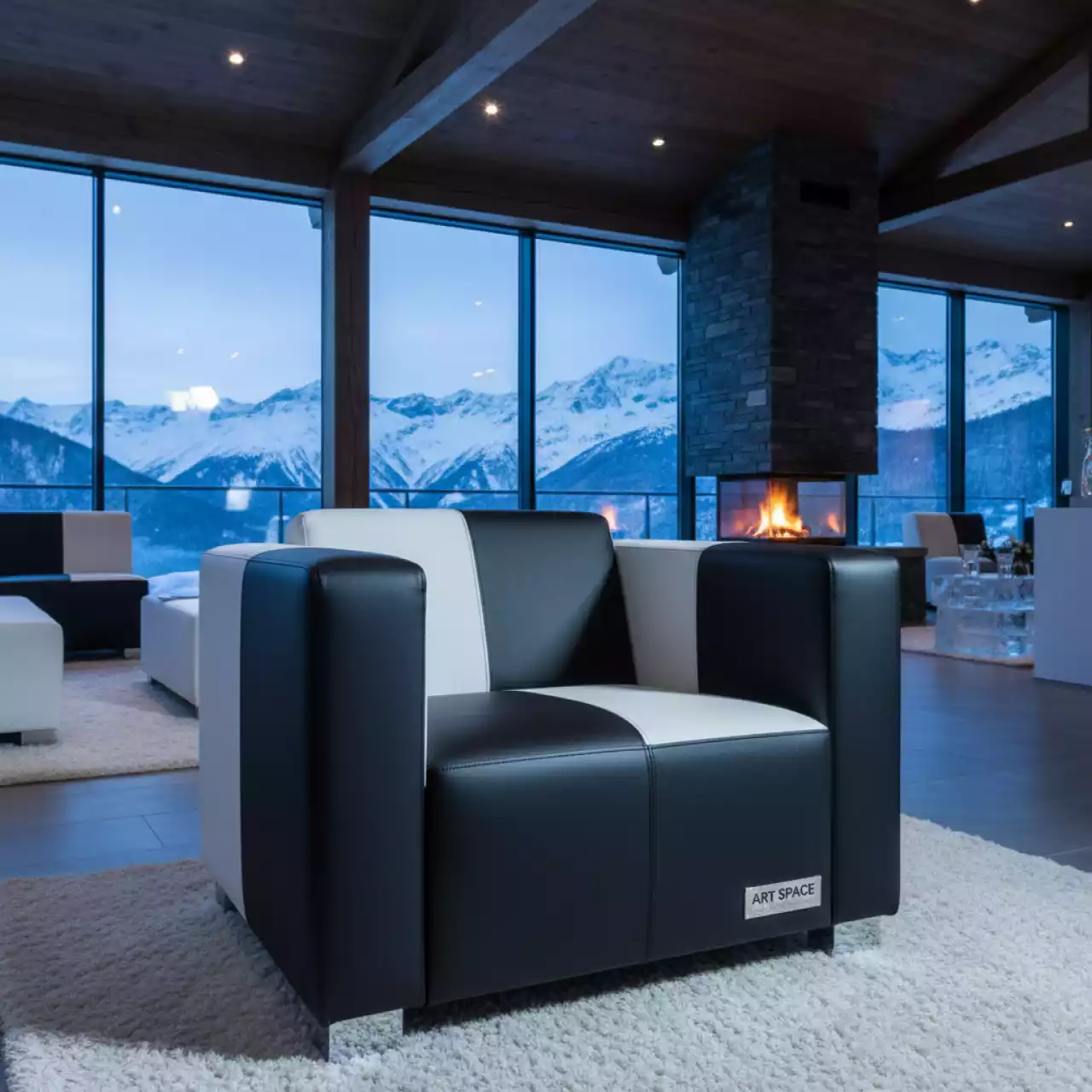 Аренда Кресло Cube черно белое из экокожи на курорте «Газпром» (Альпика) — ART SPACE