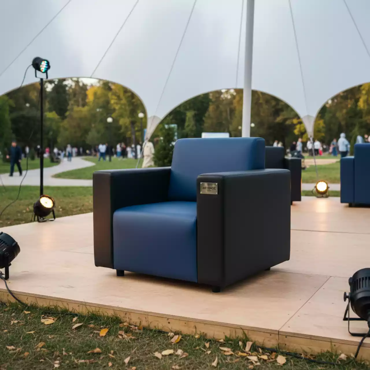 Аренда Кресло Cube черно синее из экокожи 04 038BL в парке «Ривьера» — ART SPACE