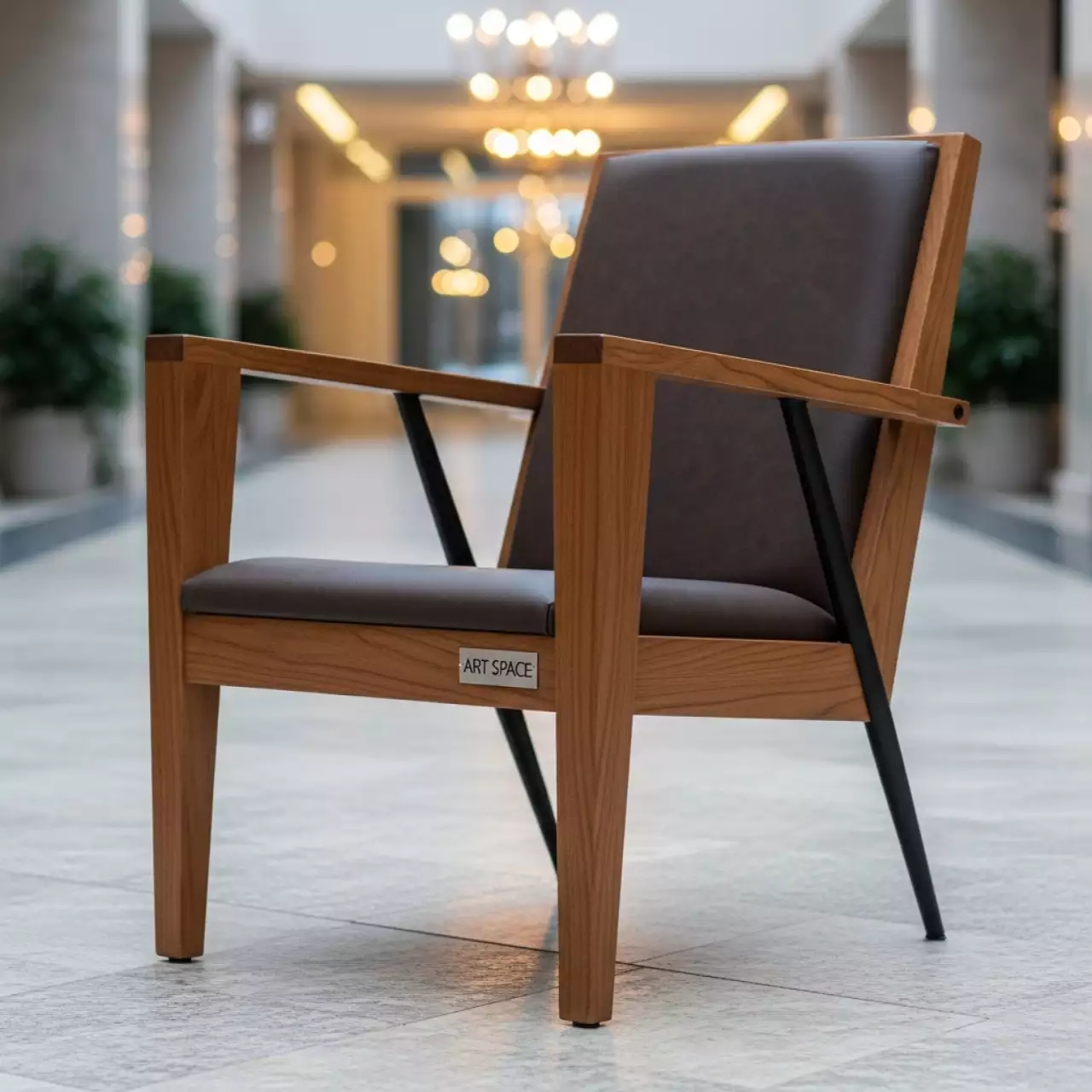 Аренда Кресло деревянное Frame Basic A У8А 9040 на металлических ножках в МФК «Горный» — ART SPACE