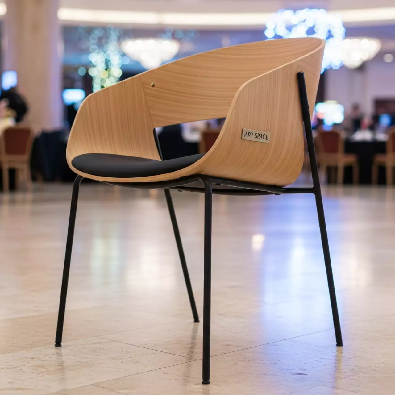 Аренда Кресло деревянное на металлических ножках Frame Basic A У8А 9040 в казино «Сочи» — ART SPACE