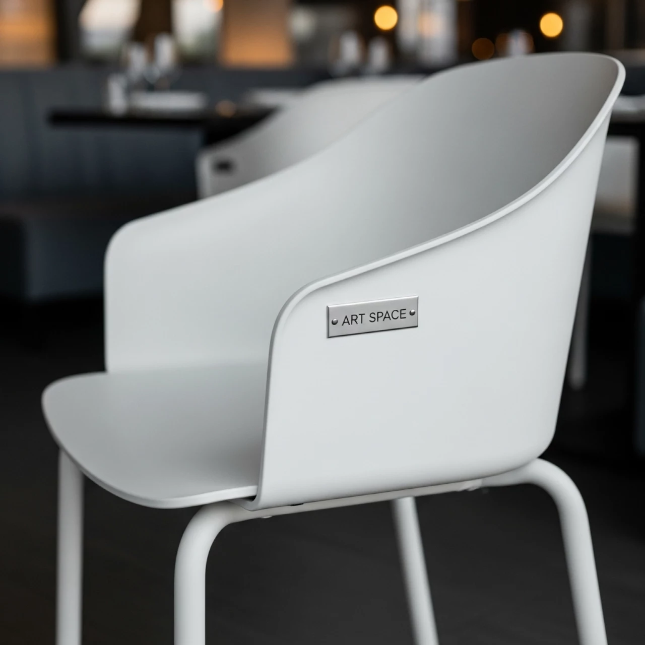 Аренда Кресло Erwin белое в ресторане «Баран-Рапан» — ART SPACE