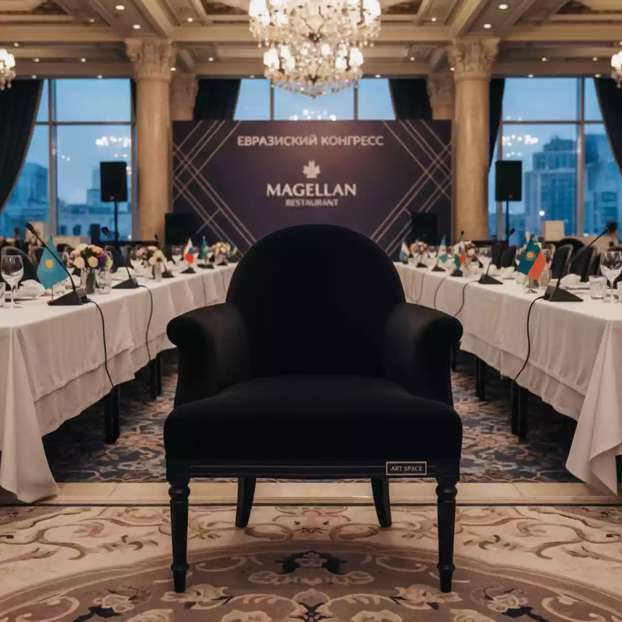 Аренда Кресло Филадельфия черный велюр в ресторане «Магеллан» — ART SPACE