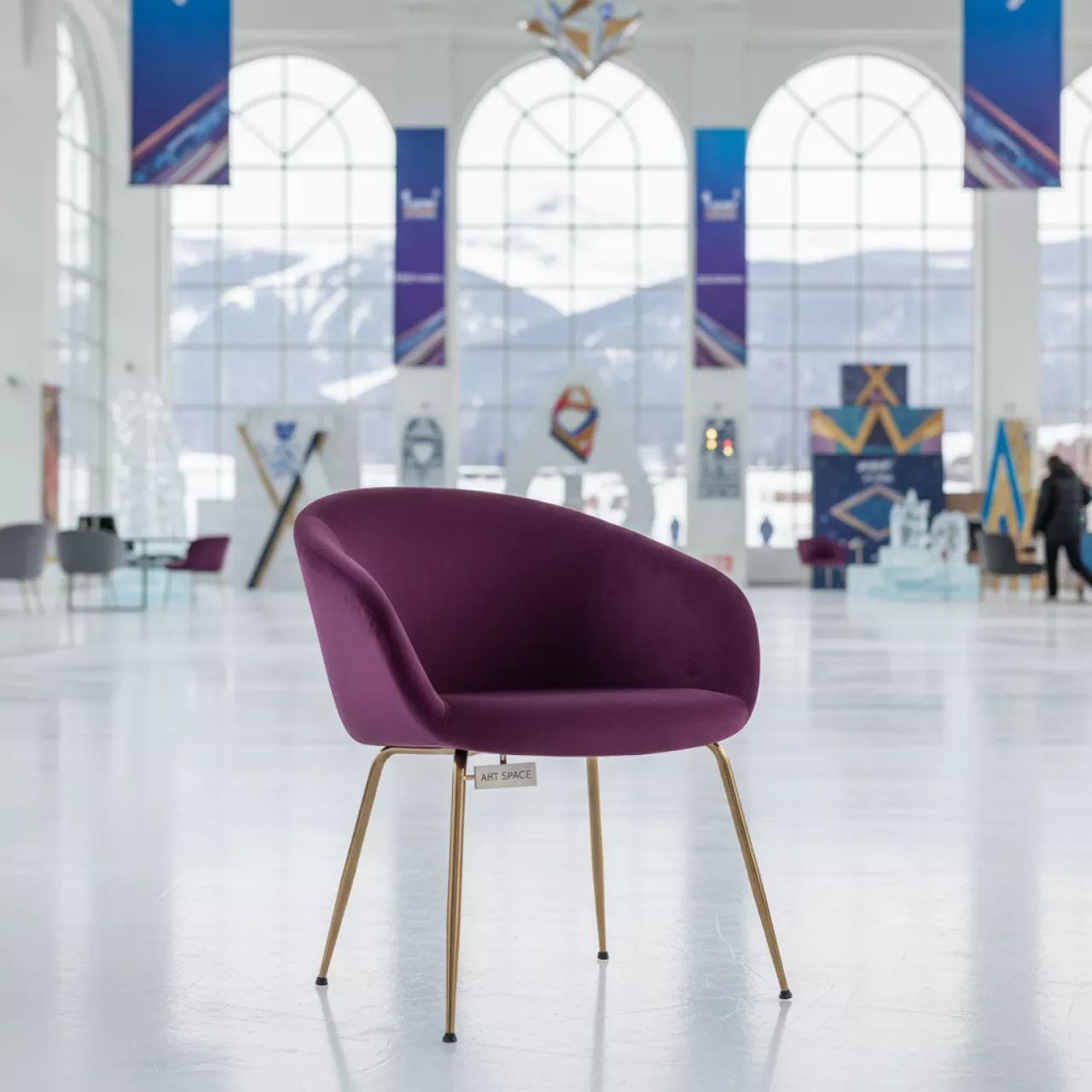 Аренда Кресло фиолетовое Mia в ледовом дворце «Роза Хутор» — ART SPACE