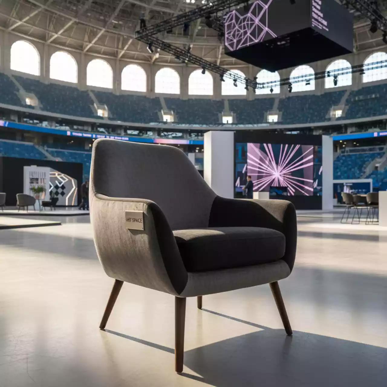 Аренда Кресло gray & black велюровое Wood на арене «Фишт» — ART SPACE