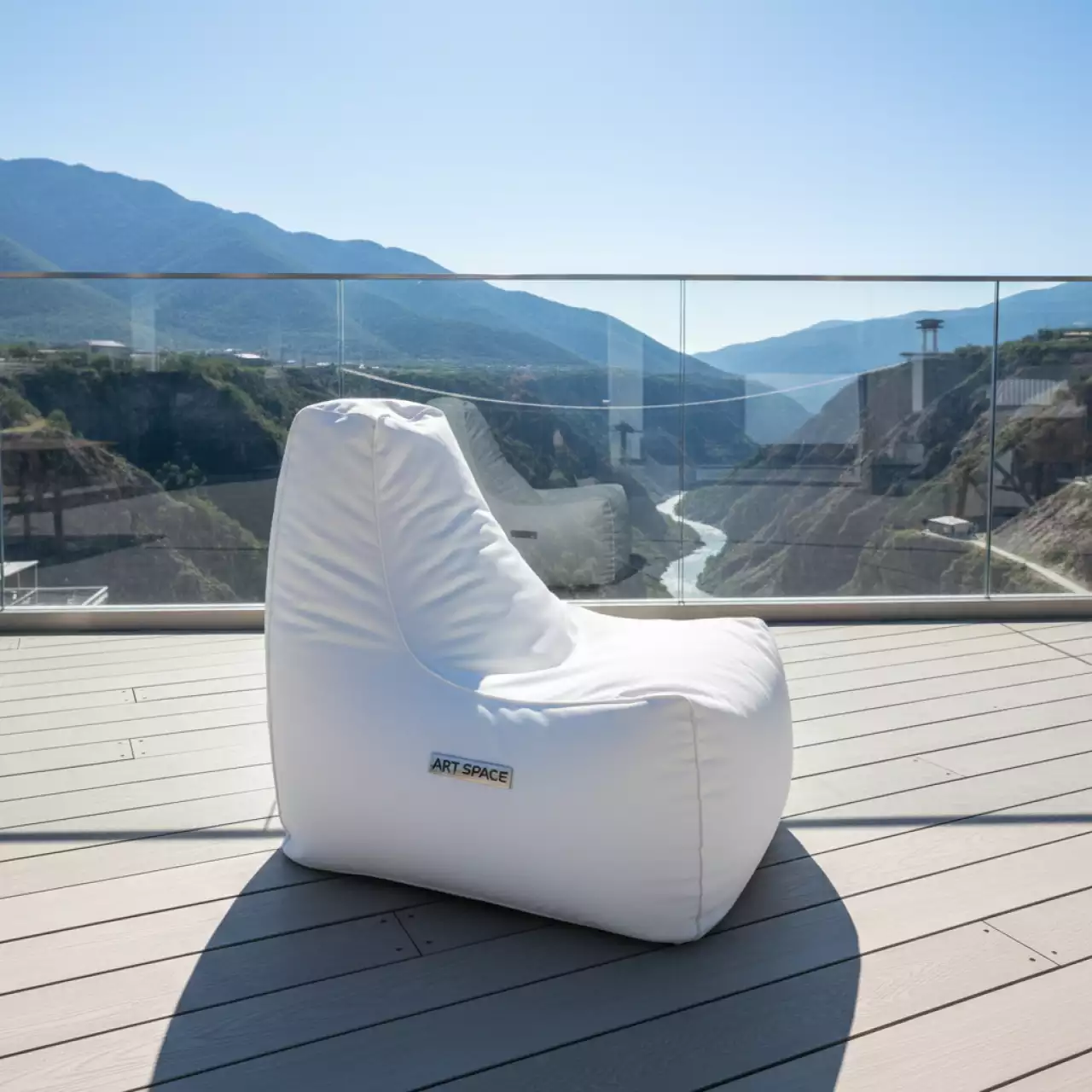 Аренда Кресло груша белое 120х85 см в Skypark Sochi — ART SPACE