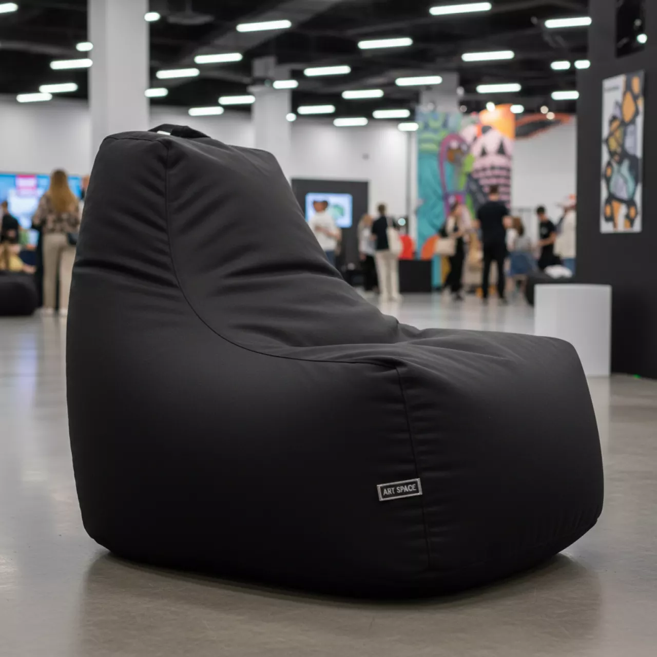 Аренда Кресло груша черное в МФК «Горный» — ART SPACE