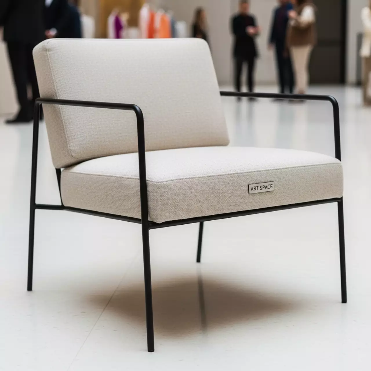 Аренда Кресло Hoard бежевое черное в Mövenpick Hotel — ART SPACE