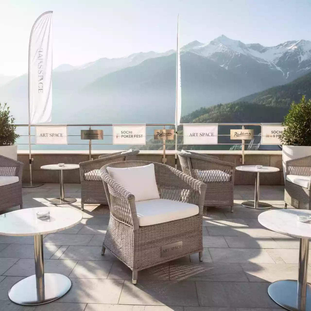 Аренда Кресло из искусственного ротанга Diana серо белый цвет в Radisson Hotel Rosa Khutor — ART SPACE