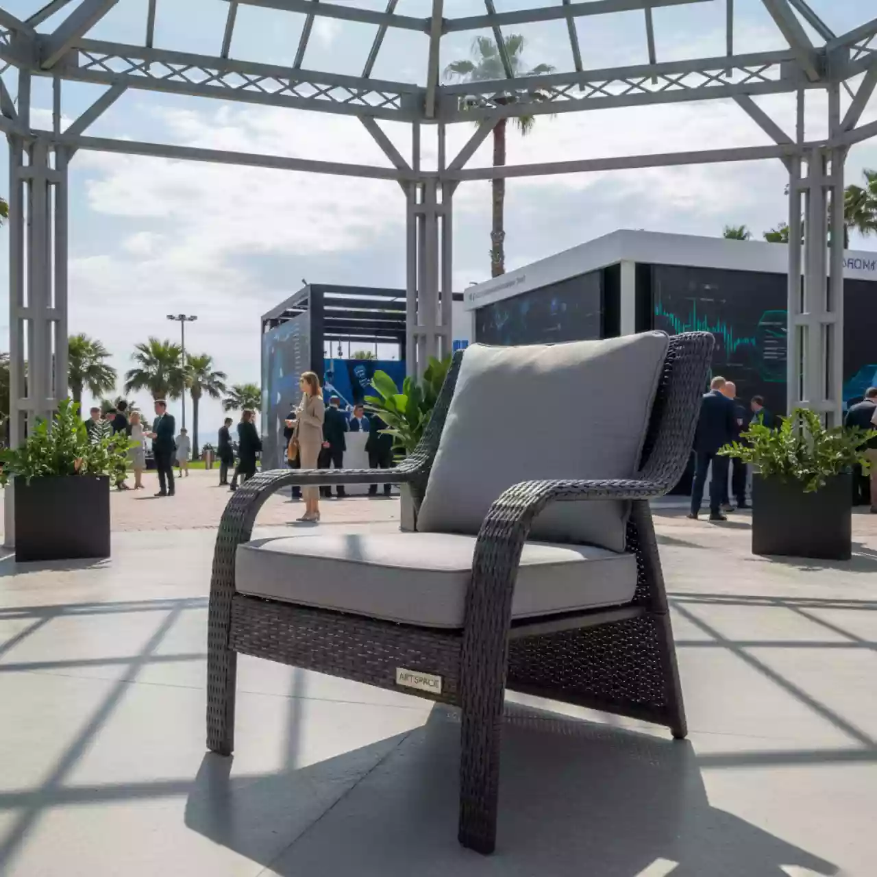 Аренда Кресло из искусственного ротанга Diana серый цвет в парке «Ривьера» — ART SPACE