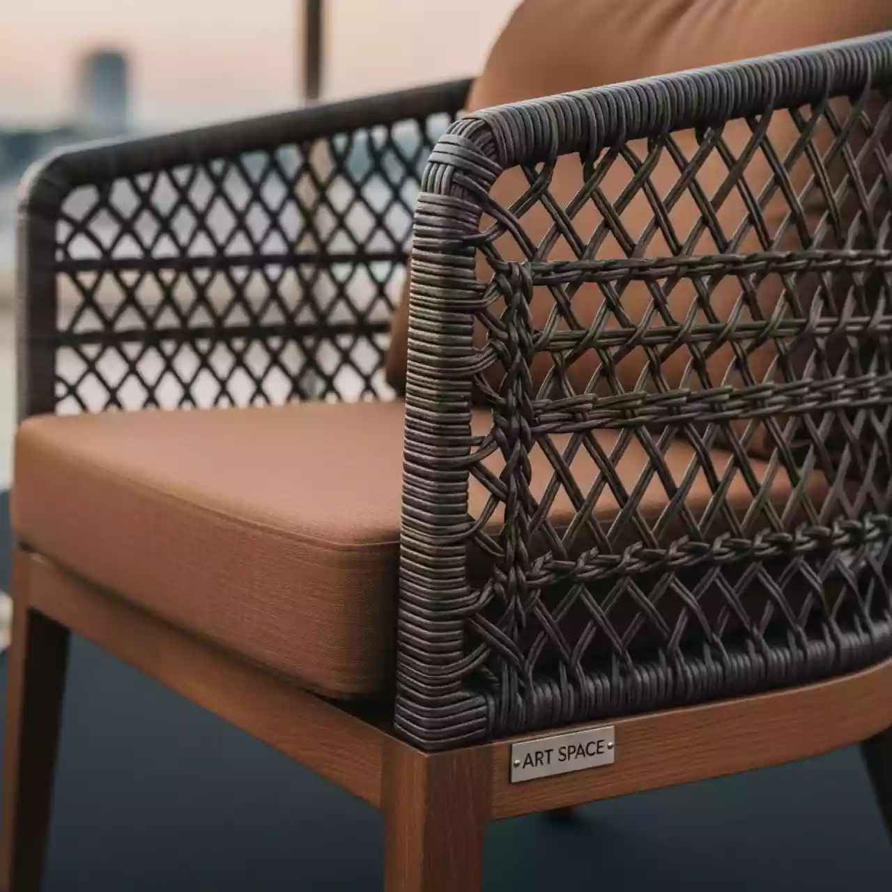 Аренда Кресло из искусственного ротанга Вирджиния с подушкой 5 мм цвета дерева в казино «Сочи» — ART SPACE