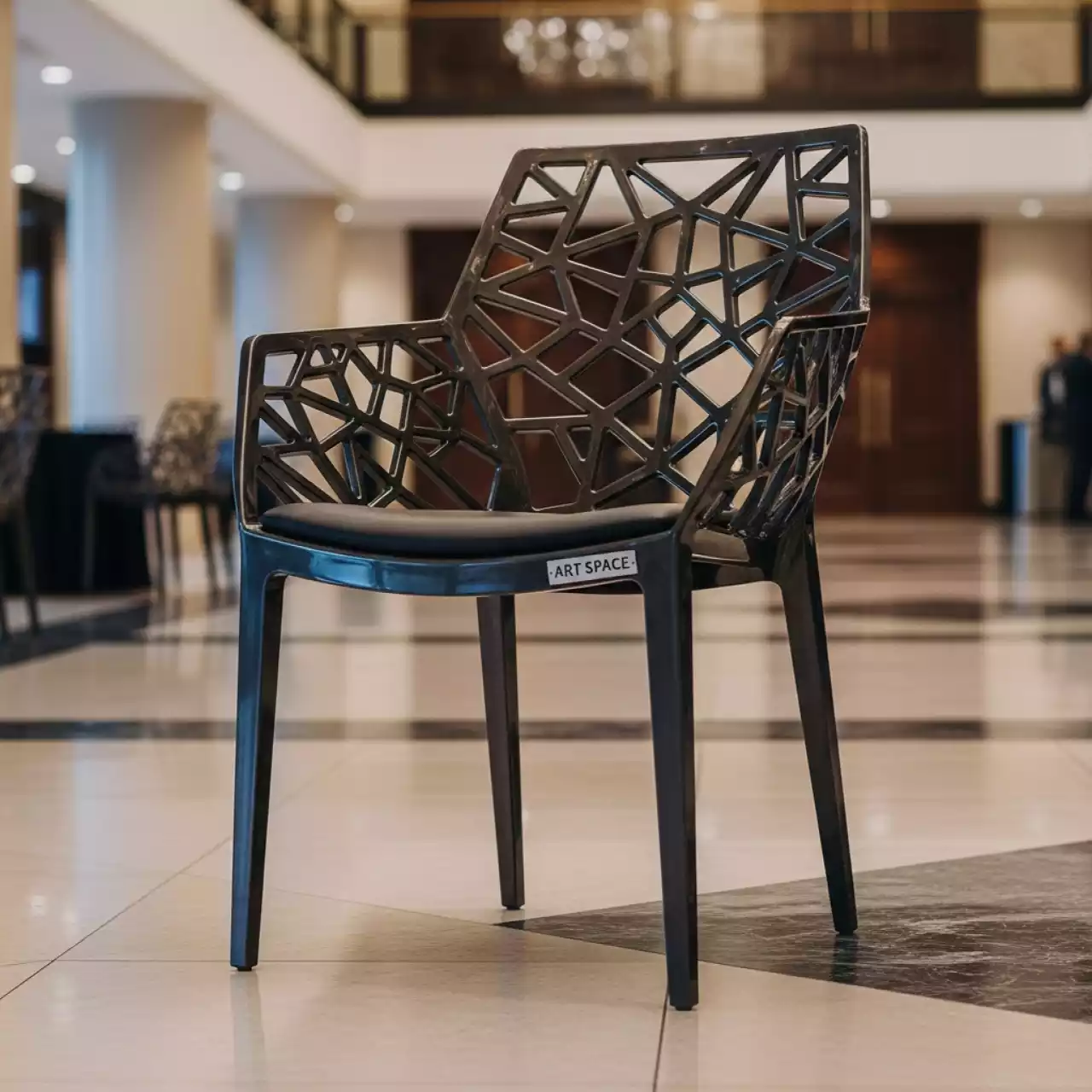 Аренда Кресло из литого алюминия Valencia в отеле «Богатырь» — ART SPACE