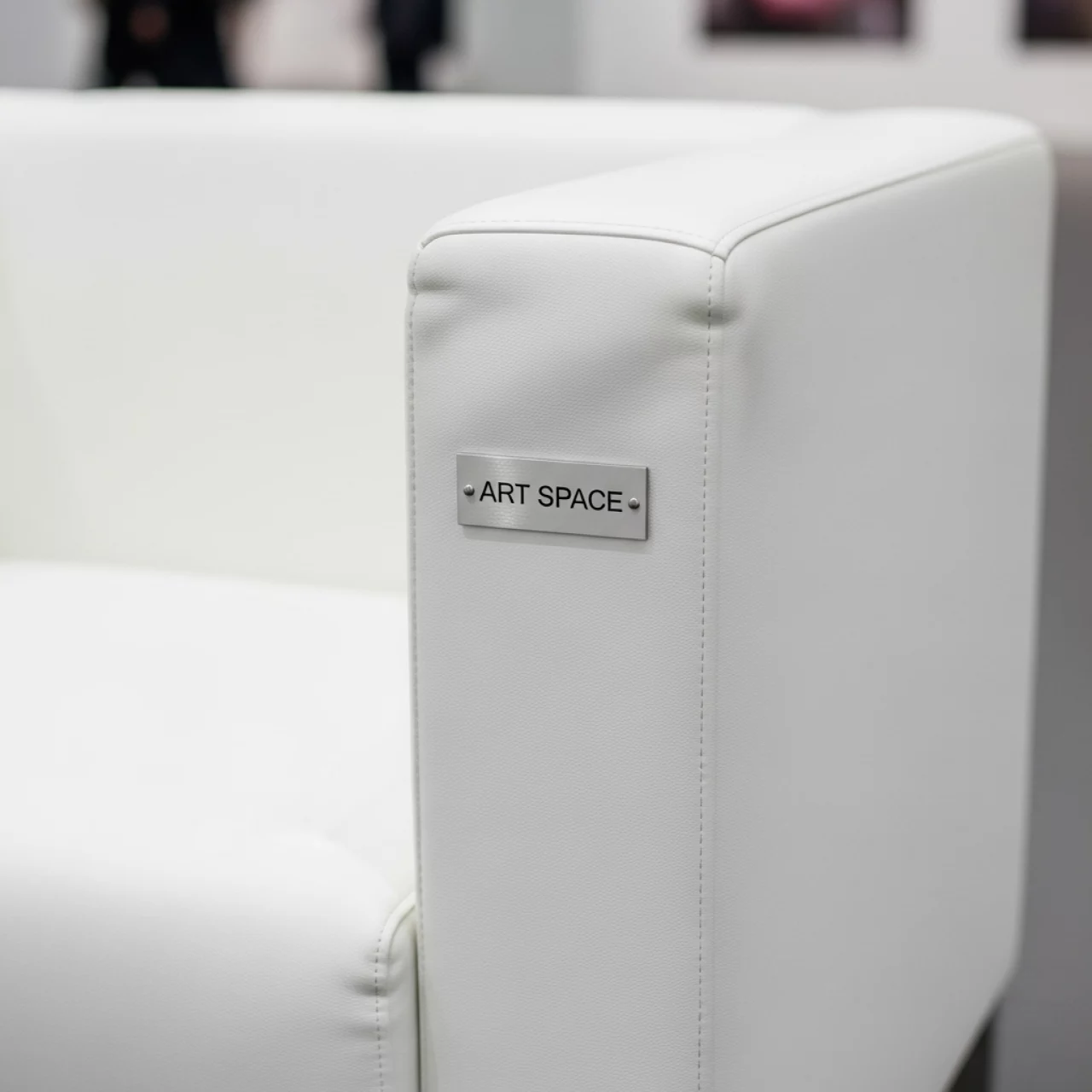 Аренда Кресло компактное белое в санатории «Октябрьский» — ART SPACE