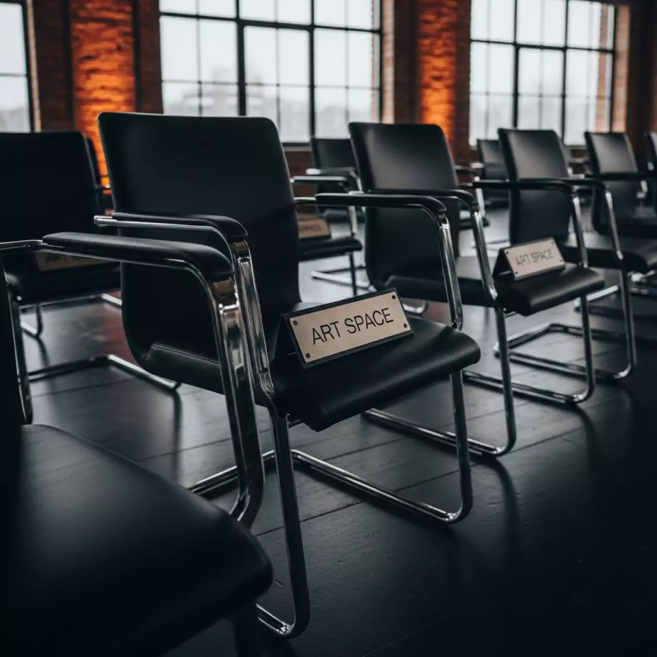 Аренда Кресло конференц Дерби CF черная сидушка спинка в парке «Ривьера» — ART SPACE