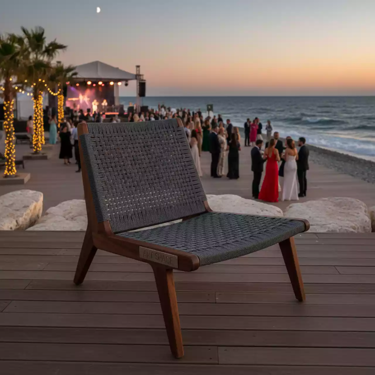 Аренда Кресло лаунж деревянное плетеное Griante на пляже «Маяк» — ART SPACE