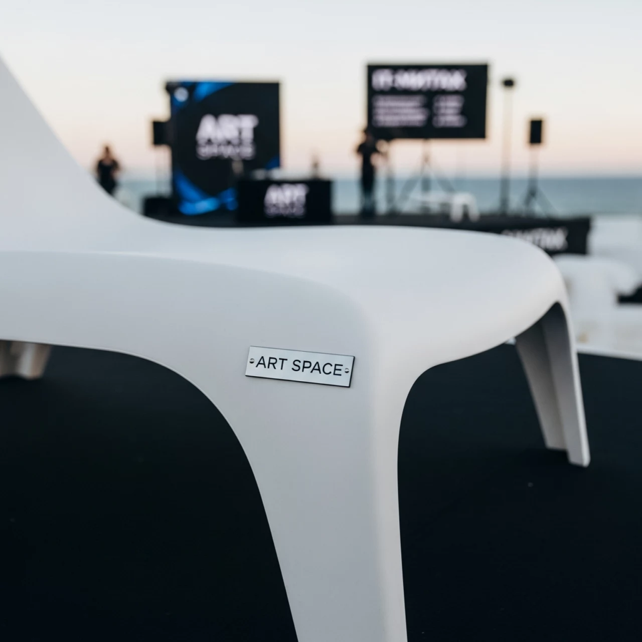 Аренда Кресло лаунж пластиковое Nuta Lounge на пляжных клубах Хосты — ART SPACE