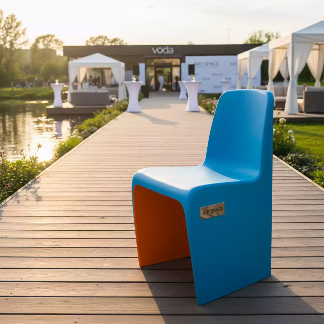 Аренда Кресло лаунж пластиковое Paris Lounge в ресторане «Voda» — ART SPACE