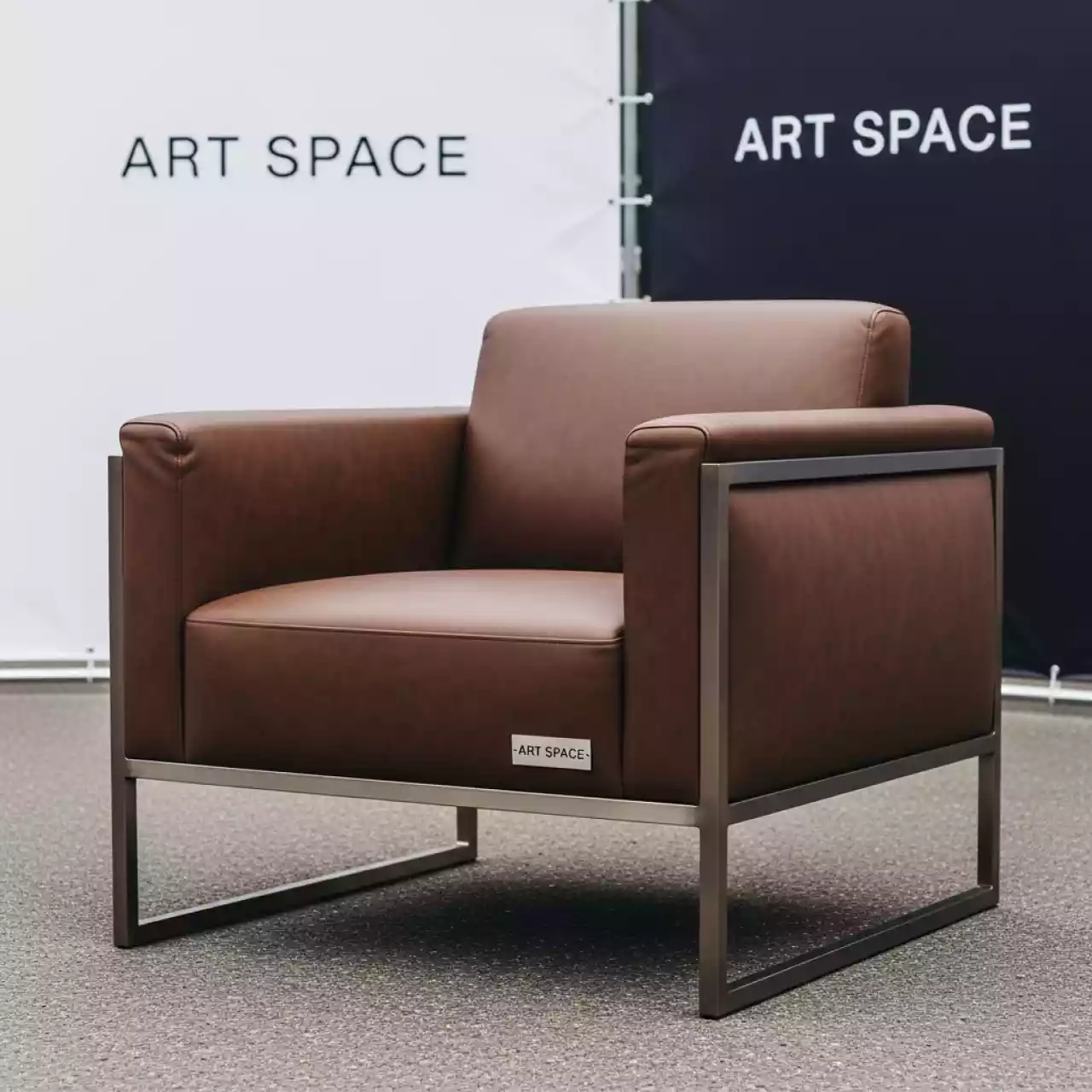 Аренда Кресло Лион шоколадное на Сочи Автодроме — ART SPACE