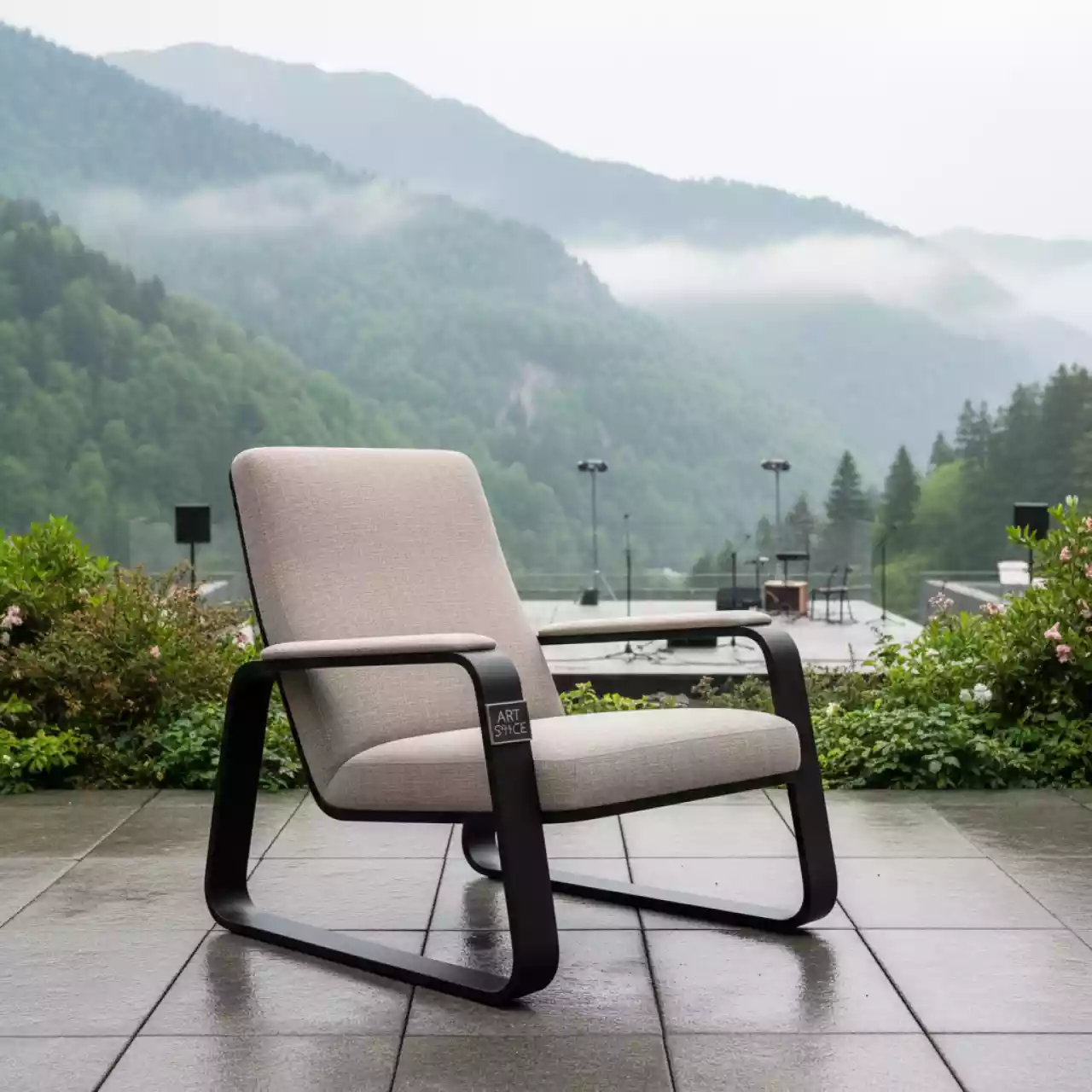 Аренда Кресло Lumina бежевое черное в Green Flow Hotel — ART SPACE