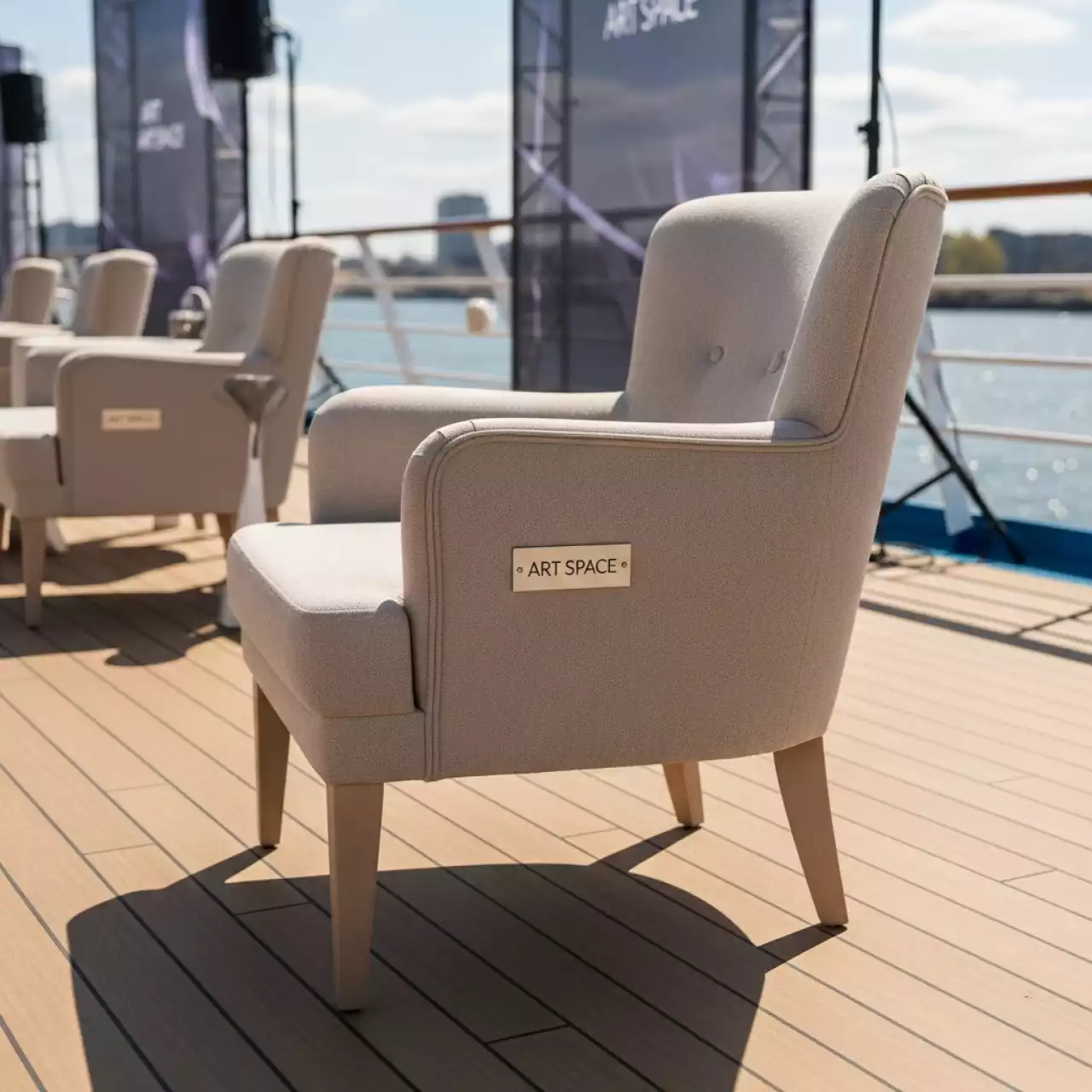 Аренда Кресло Main бежевый на теплоходе «Дагомыс» — ART SPACE