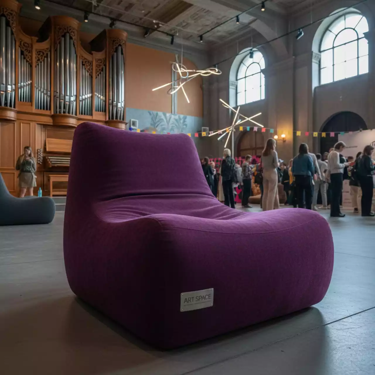 Аренда Кресло мешок фиолетовый в Зале органной и камерной музыки — ART SPACE