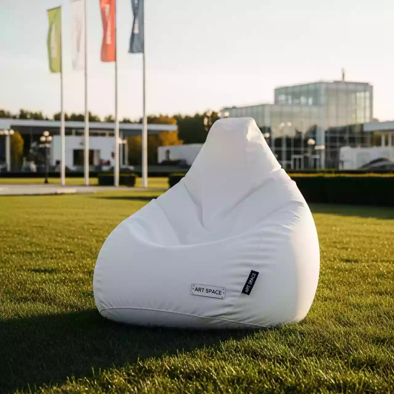 Аренда Кресло мешок пуфик белое в парке «Ривьера» — ART SPACE