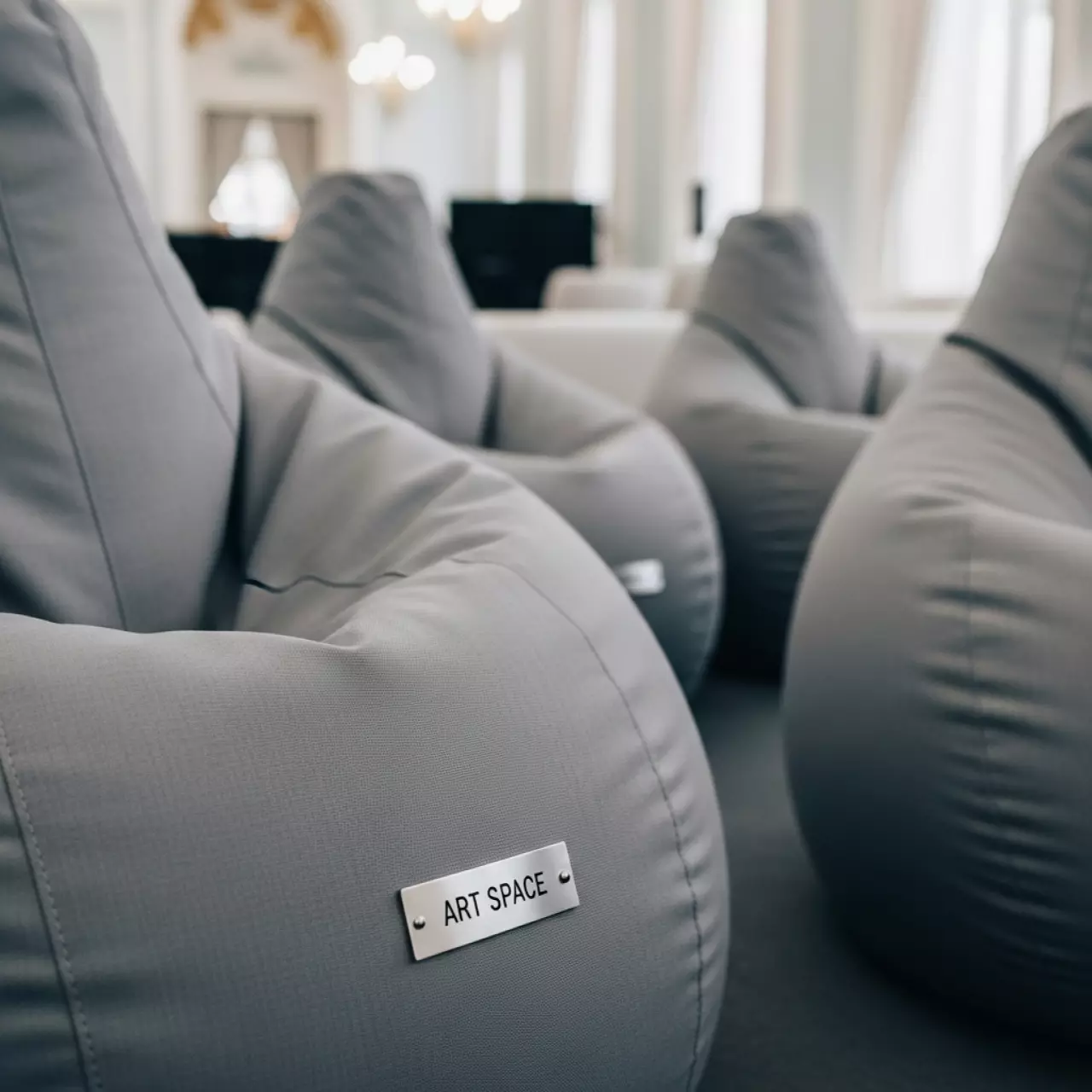 Аренда Кресло мешок пуфик серое в ледовом дворце «Большой» — ART SPACE