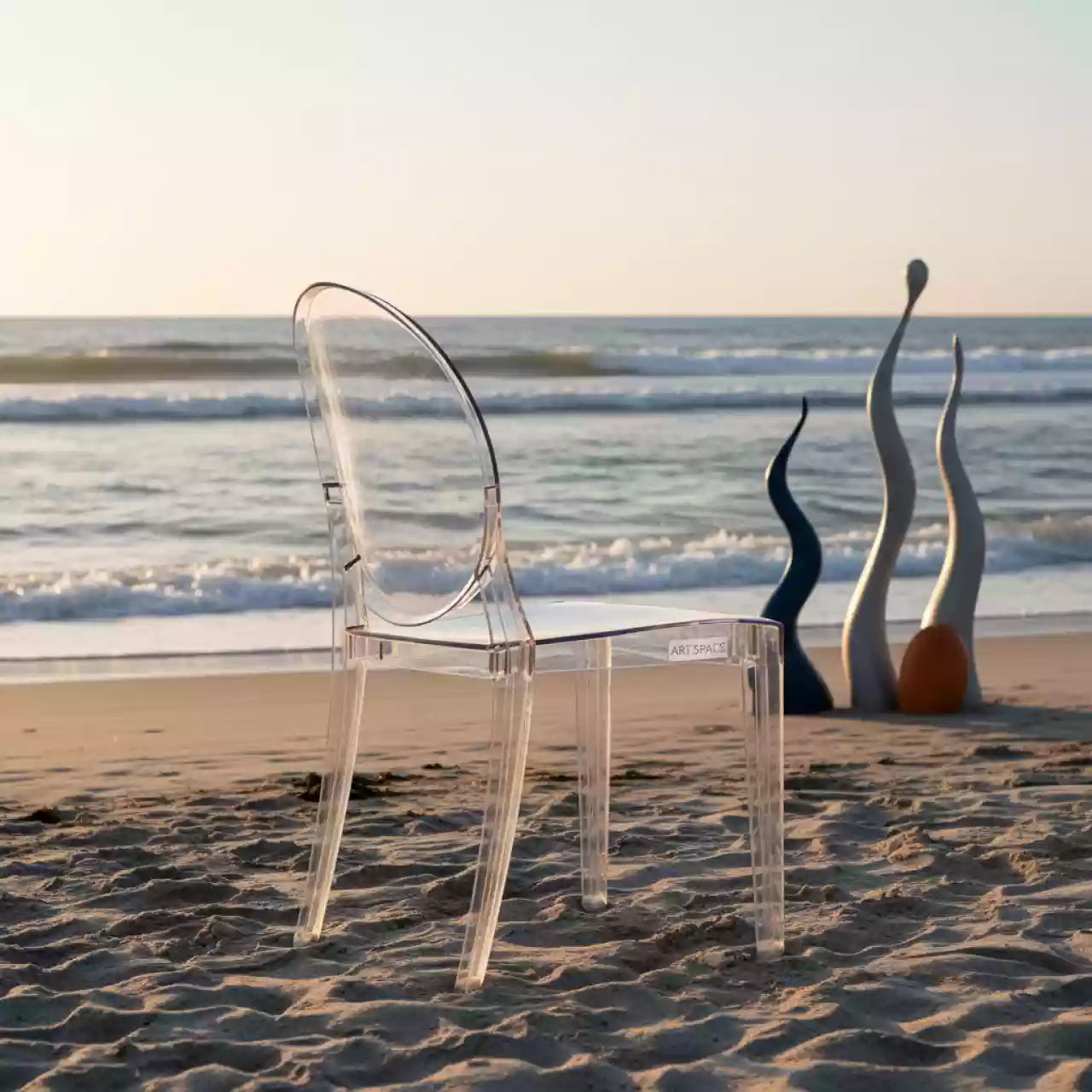 Аренда Кресло Miss B Antishock прозрачное на пляже «Ривьера» — ART SPACE