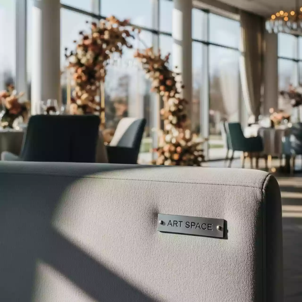 Аренда Кресло мягкое Officina в ресторане «Баран-Рапан» — ART SPACE