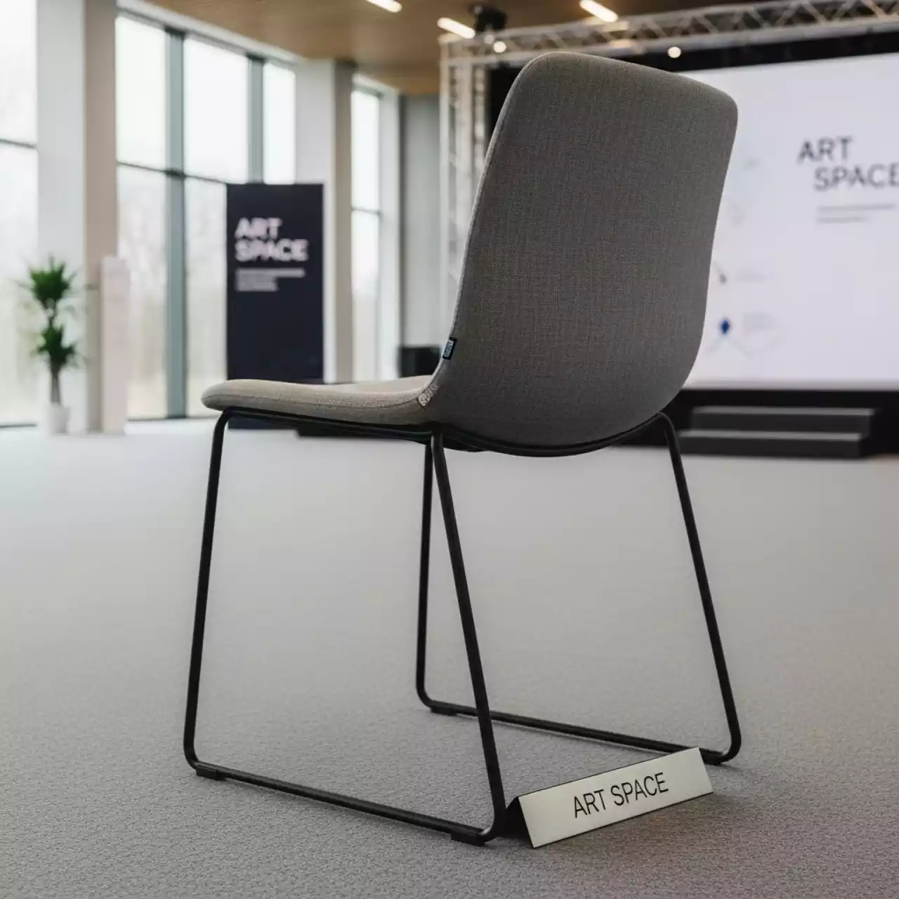 Аренда Кресло на металлокаркасе с обивкой Nuta Light TB в Radisson Blu Resort & Congress Centre — ART SPACE