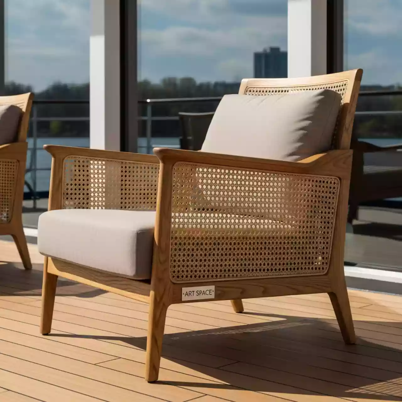 Аренда Кресло Nicole Ipli деревянное плетеное с подушкой на теплоходе «Дагомыс» — ART SPACE