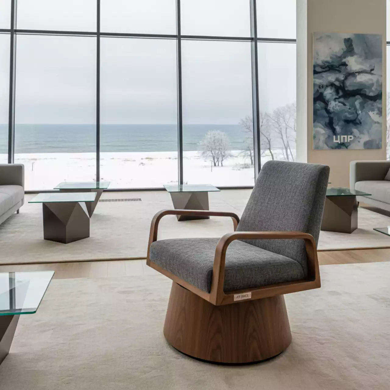 Аренда Кресло Nym деревянное вращающееся с обивкой на пляжных клубах Хосты — ART SPACE