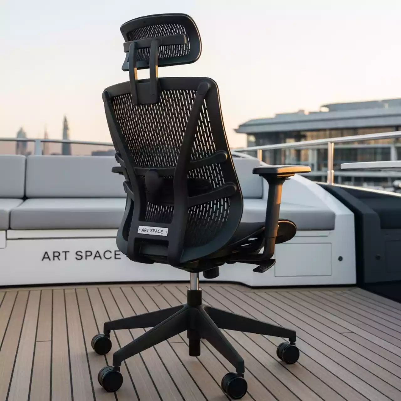 Аренда Кресло офисное Unassailable черный на VIP-яхте (Имеретинский порт) — ART SPACE