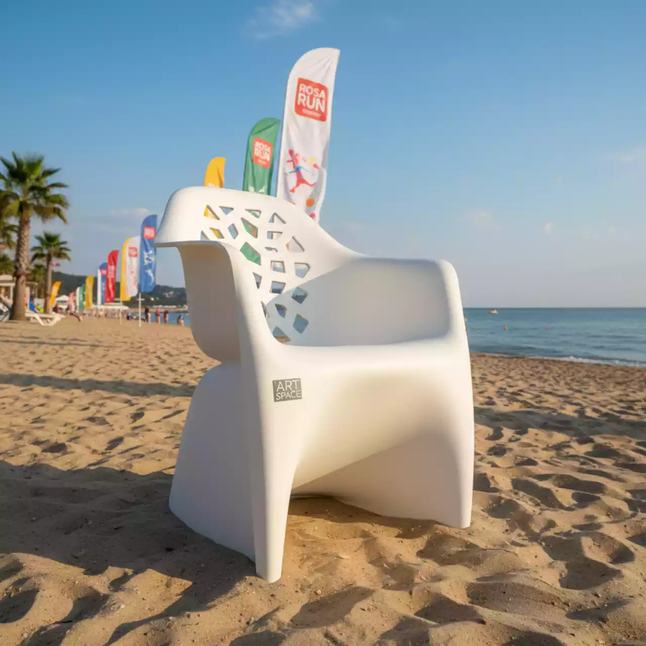 Аренда Кресло пластиковое Africa Basic на пляже «Мандарин» — ART SPACE