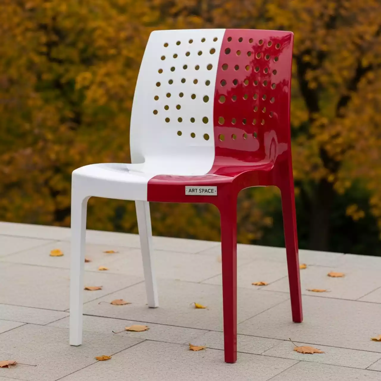 Аренда Кресло пластиковое Carmen белый красный на вилле «Анна» — ART SPACE