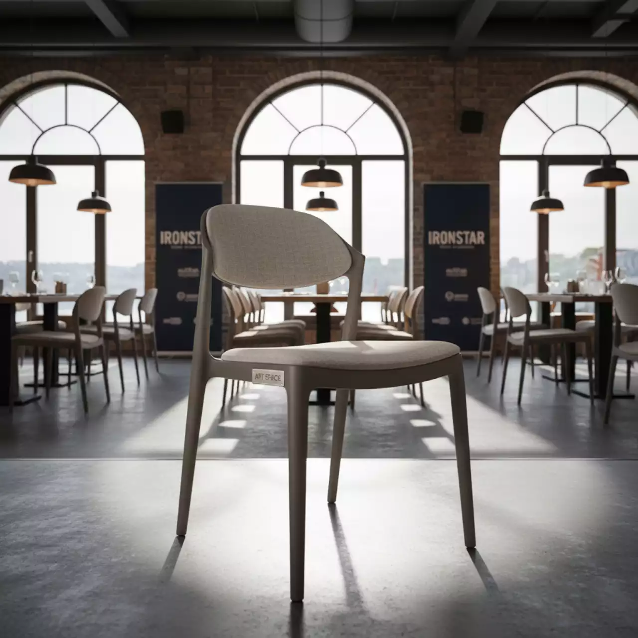 Аренда Кресло пластиковое Hug с обивкой цвета лен в ресторане «Сыроварня» — ART SPACE