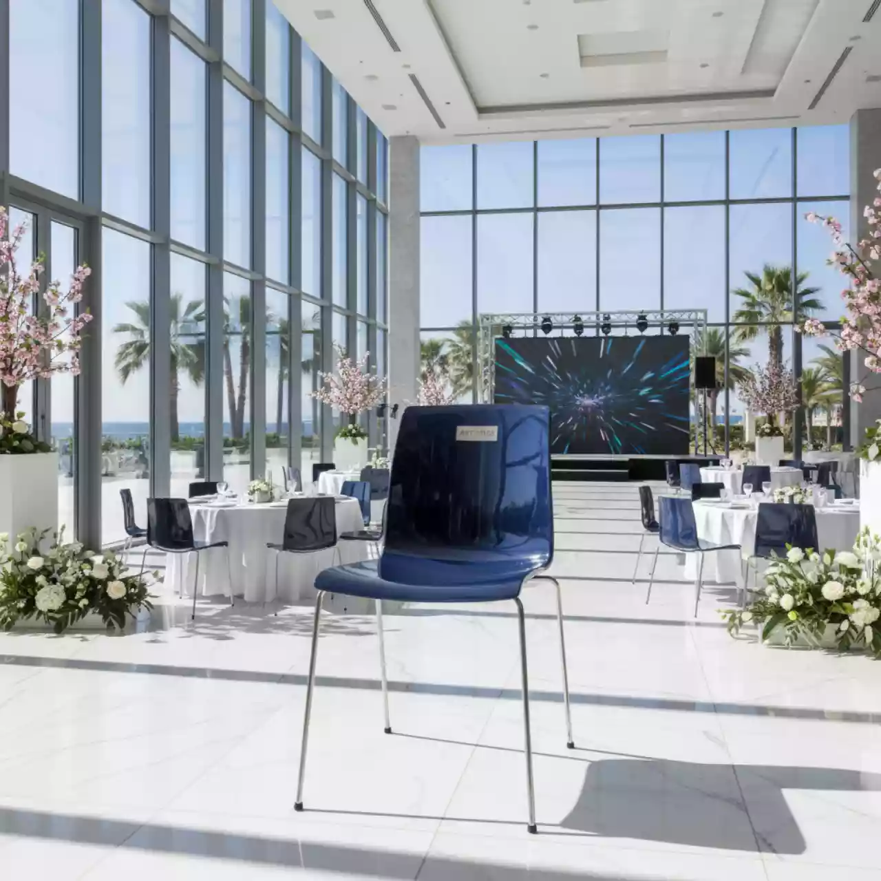 Аренда Кресло пластиковое Moema 69 в Imeretinskiy Hotel — ART SPACE