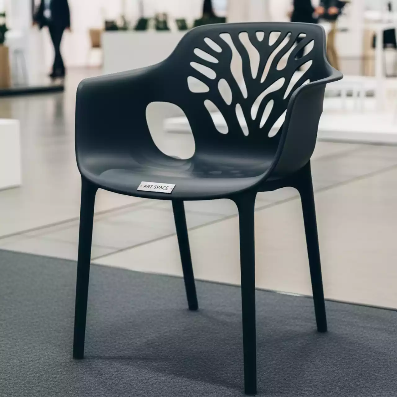 Аренда Кресло пластиковое Ola в Маринс Парк Отеле — ART SPACE