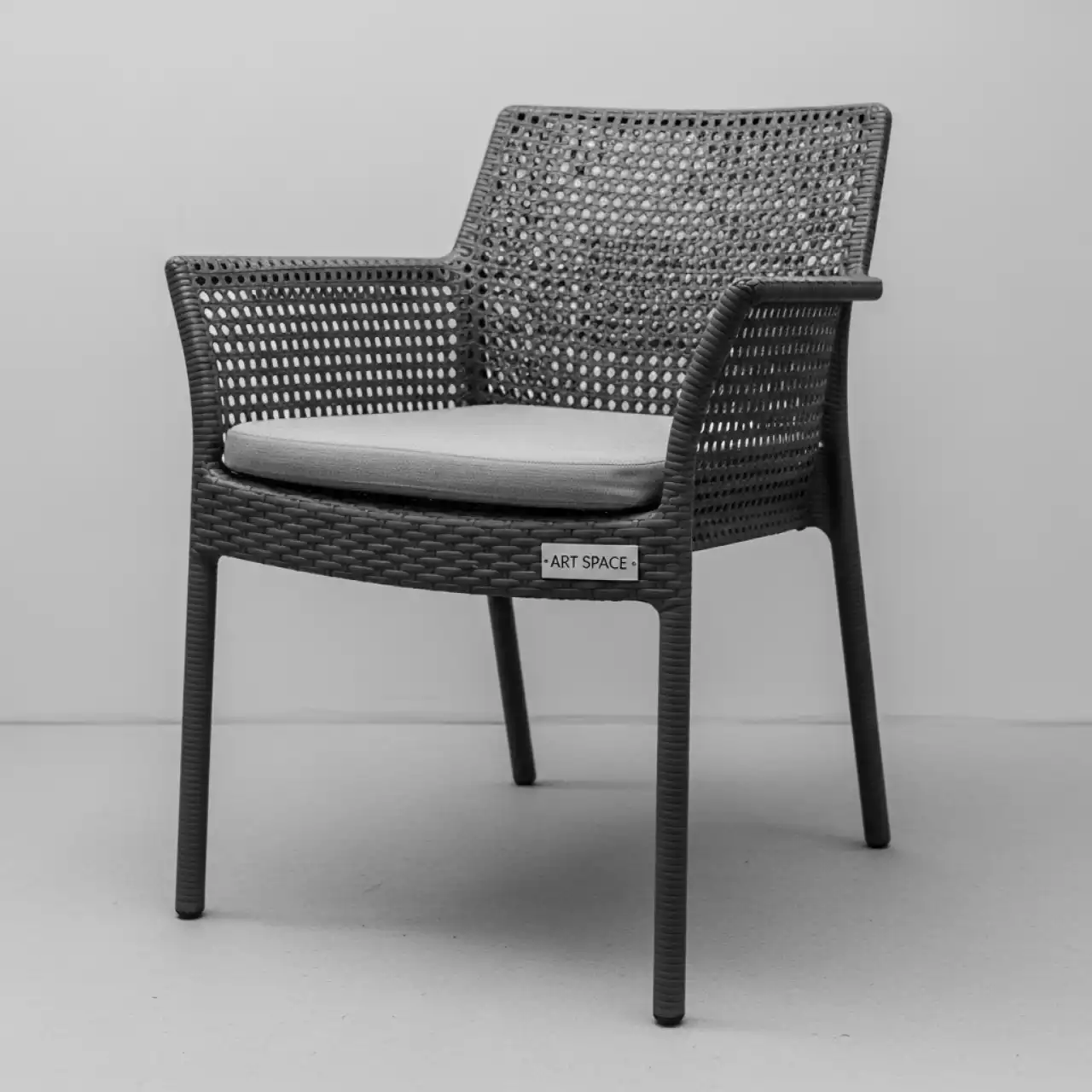 Аренда Кресло пластиковое плетеное Aruba с подушкой в Gamma Sirius — ART SPACE