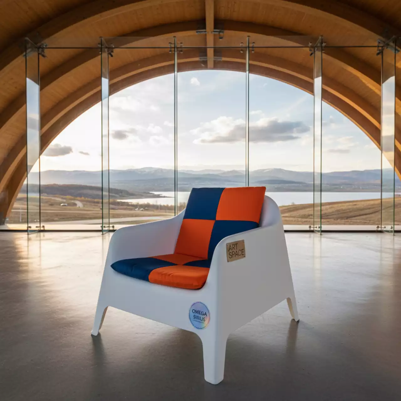 Аренда Кресло пластиковое с подушками Mykonos в Omega Sirius — ART SPACE