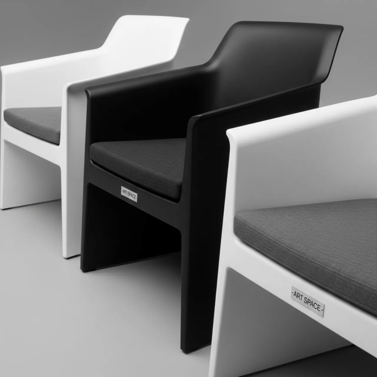 Аренда Кресло пластиковое с подушками Portofino белый черный темно серый в Delta Sirius — ART SPACE