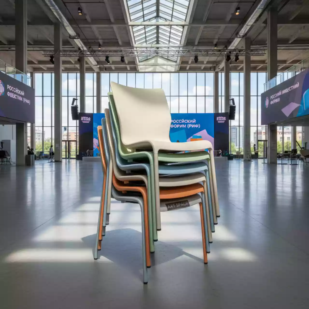 Аренда Кресло пластиковое Сано цвет лен в МФК «Горный» — ART SPACE