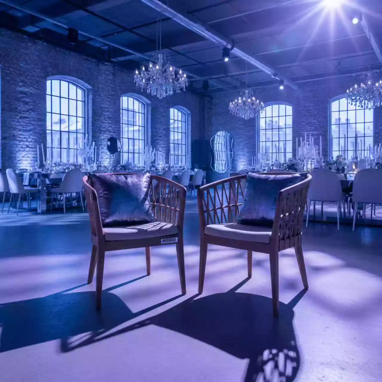 Аренда Кресло плетеное деревянное Talara с подушками в лофте «Студия 21» — ART SPACE