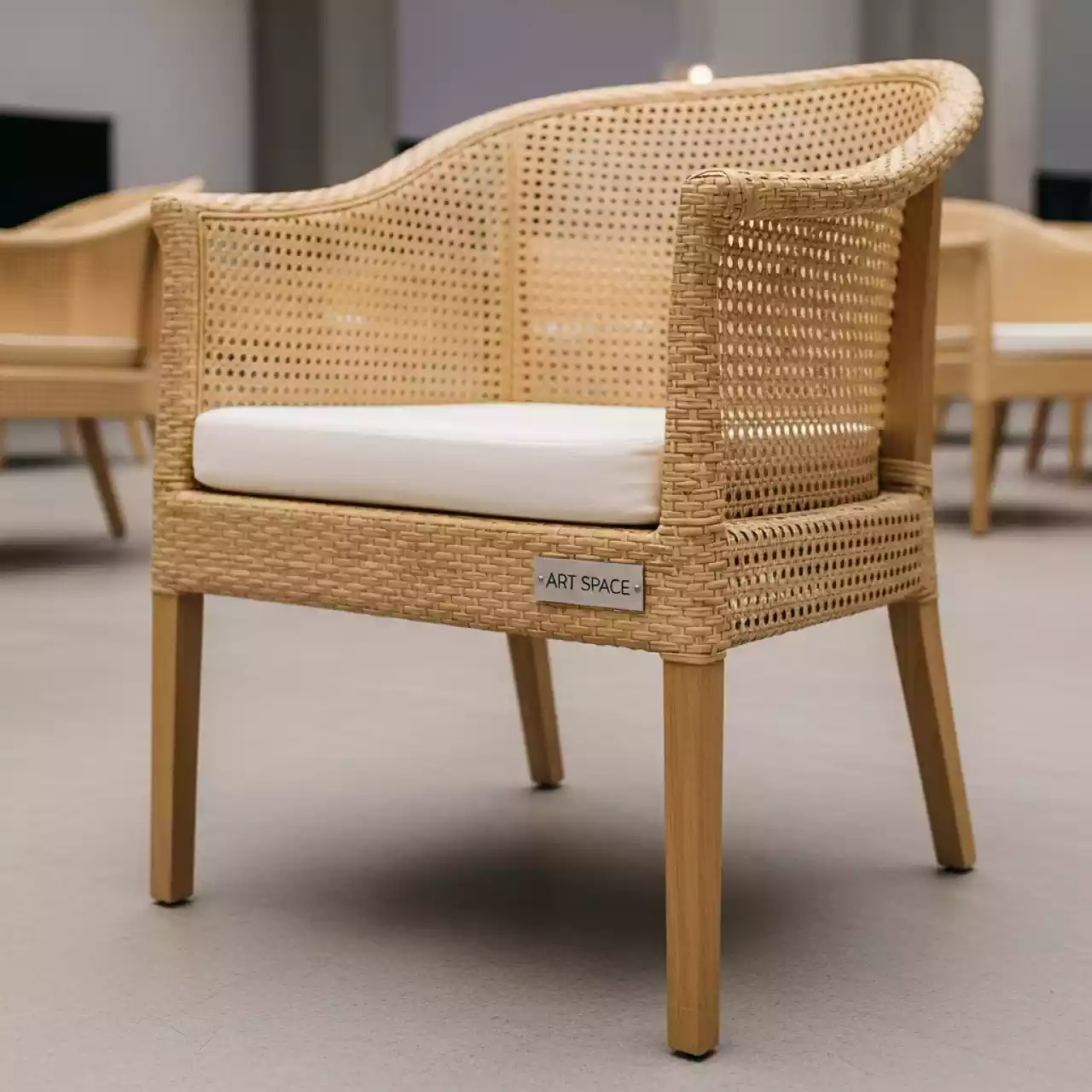Аренда Кресло плетеное из искусственного ротанга Гляссе соломенный в ледовой арене «Шайба» — ART SPACE