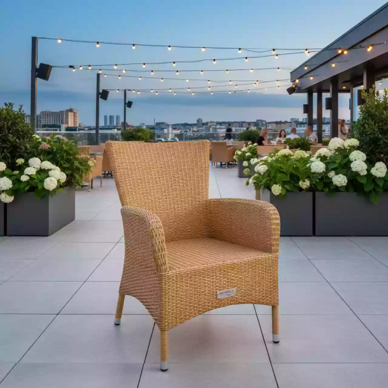 Аренда Кресло плетеное из искусственного ротанга соломенный Гляссе в ресторане «La Terrazza» — ART SPACE