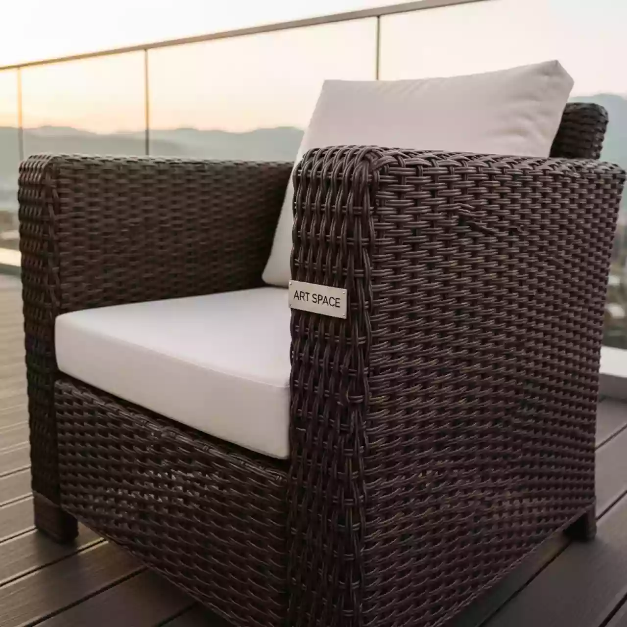 Аренда Кресло плетеное коричневое в Panorama by Mercure — ART SPACE