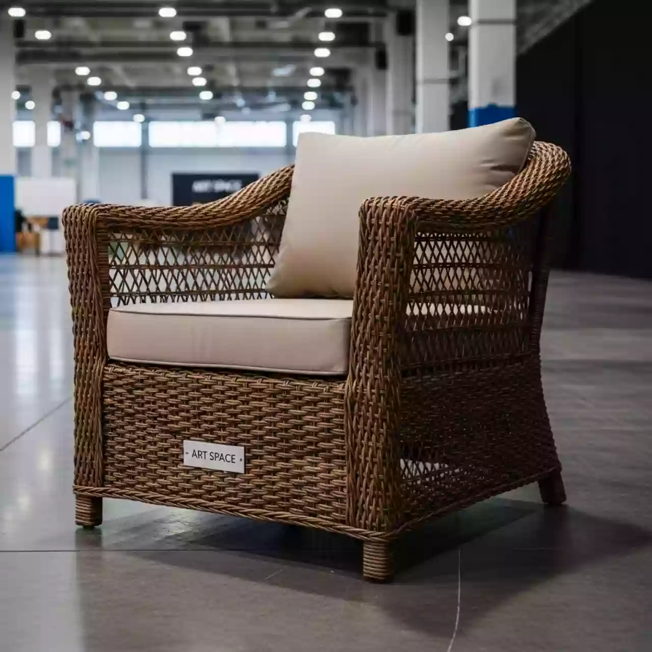 Аренда Кресло плетеное LV 140B Brown с подушкой в Skypark Sochi — ART SPACE